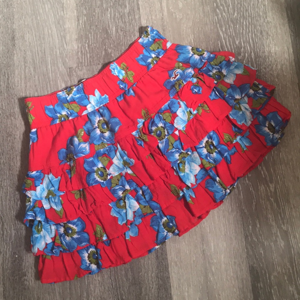 ❌SOLD❌ Hollister Red and Blue Floral Tiered Mini Skirt - Picture 1 of 8